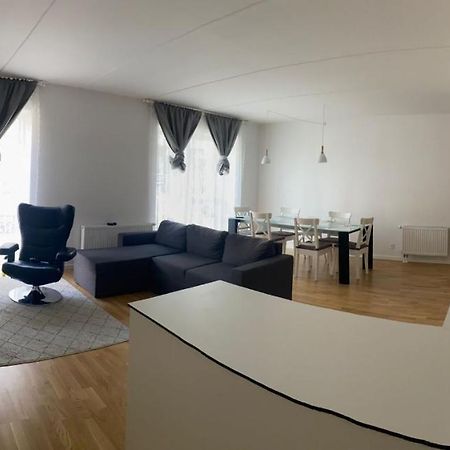 We Offer For Rent Our Wonderful Apartment Brabrand Exterior foto